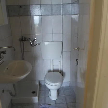 Piatsa Michalis Πανσιόν 4*