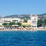 Piatsa Michalis بيت ضيافة 4*