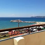 بيت ضيافة Piatsa Michalis بوتوس