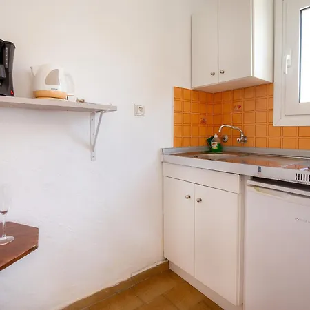 Piatsa Michalis Guest house Potos