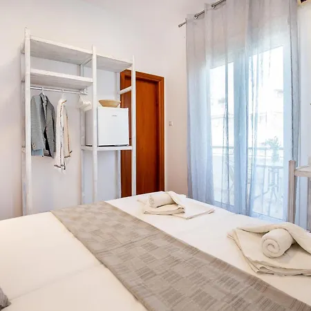 Piatsa Michalis Guest house Potos