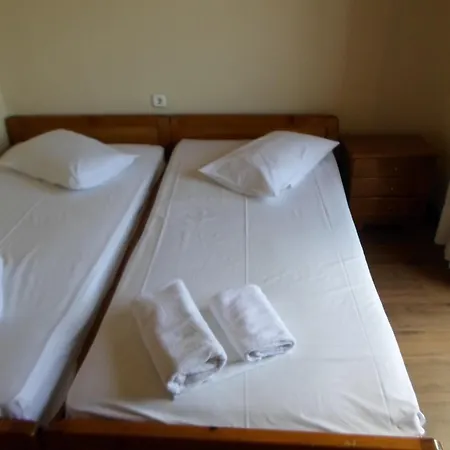 Pensión Piatsa Michalis